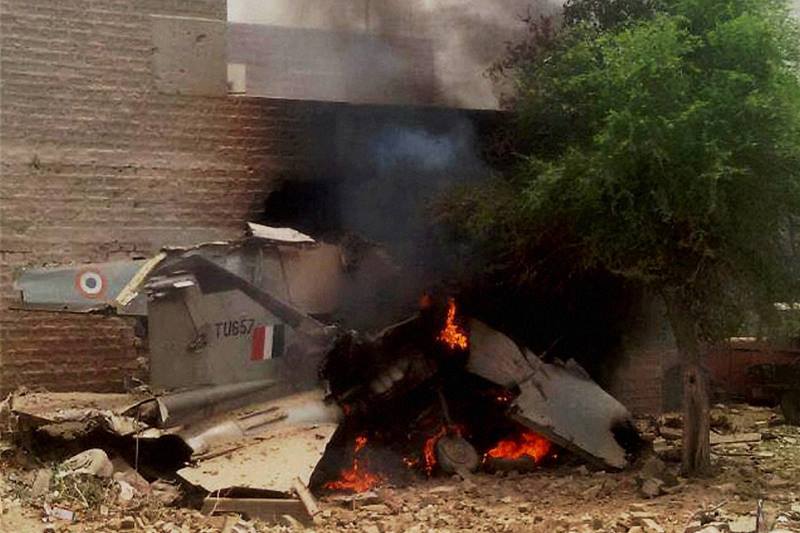 mig 27, mig 27 crash, mig 27 crash in Jodhpur, mig 27 crash in rajasthan, mig 27 crash in Jodhpur pics, mig 27 crash in rajasthan pics, Airforce plane crash in Jodhpur, Airforce plane crash in rajasthan, mig 27 airforce, latest news, current news, india news, financial express