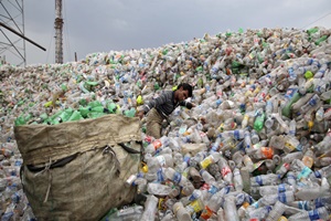 The new method involves mixing the plastics with an organometallic catalyst, made from readily available molecules that were then doped with metal iridium. (Reuters) The new method involves mixing the plastics with an organometallic catalyst, made from readily available molecules that were then doped with metal iridium. (Reuters)