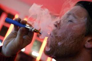 Young people aged 16 to 25 in UK, viewed e-cigarettes as having reduced possibility of both themselves and other people smoking. (Reuters) Young people aged 16 to 25 in UK, viewed e-cigarettes as having reduced possibility of both themselves and other people smoking. (Reuters)