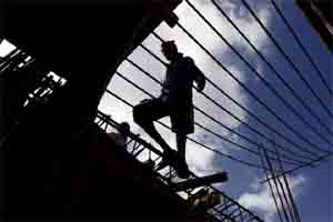 India will release data later on Wednesday that is expected to show economic growth slowed in the June quarter, and despite having one of the world's fastest growth rates it means millions of unemployed Indians will face an even longer queue for a job. (Reuters)