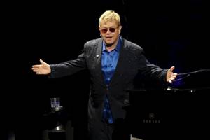 the British rock star thanked Putin for inviting him to "discuss some serious issues in Russia". (Reuters)