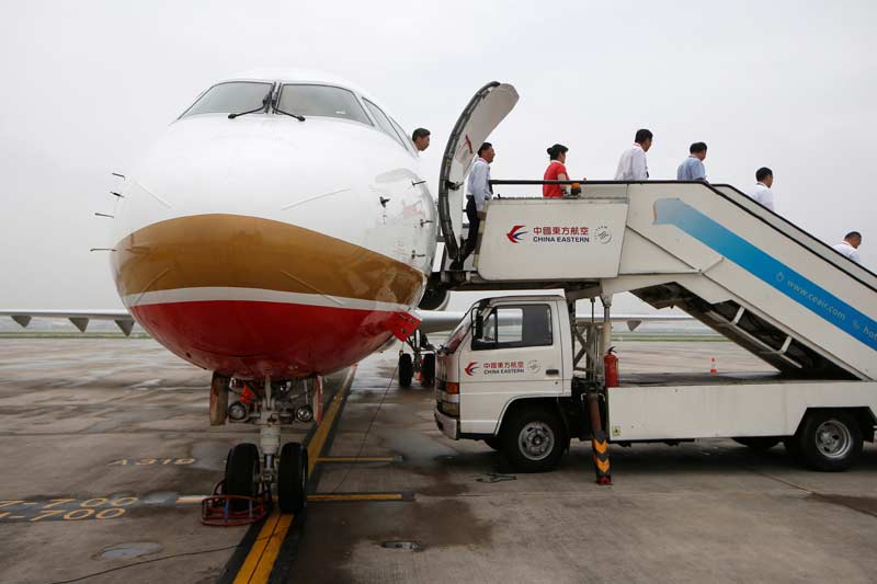 regional china jet, regional china jet debut, china jet, arj21-700 jet, chengdu airlines, commercial aircraft corp. of china, china news