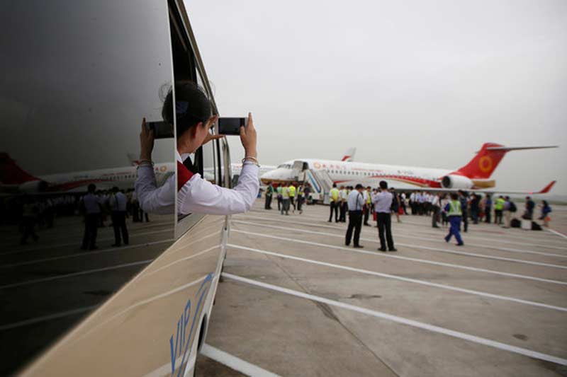 regional china jet, regional china jet debut, china jet, arj21-700 jet, chengdu airlines, commercial aircraft corp. of china, china news