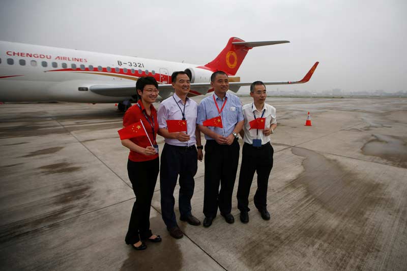 regional china jet, regional china jet debut, china jet, arj21-700 jet, chengdu airlines, commercial aircraft corp. of china, china news