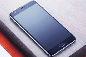 The best feature of this phone is its camera, comparable with the Samsung Galaxy S7 edge