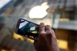 Samsung's second-quarter smartphone shipments are estimated at about 72 million units, almost doubling Apple's iPhone shipments of 40.4 million units during the same period.(Reuters) Samsung's second-quarter smartphone shipments are estimated at about 72 million units, almost doubling Apple's iPhone shipments of 40.4 million units during the same period.(Reuters)