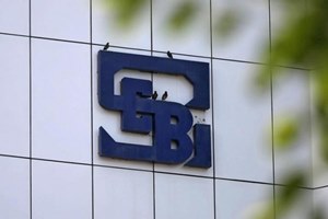 According to the Securities and Exchange Board of India (Sebi) data on investor accounts with 43 fund houses, the number of equity folios jumped to 36,640,396 at the end of June quarter from 36,025,062 in quarter ended March 31, 2016, a gain of 6.15 lakh. (Reuters)