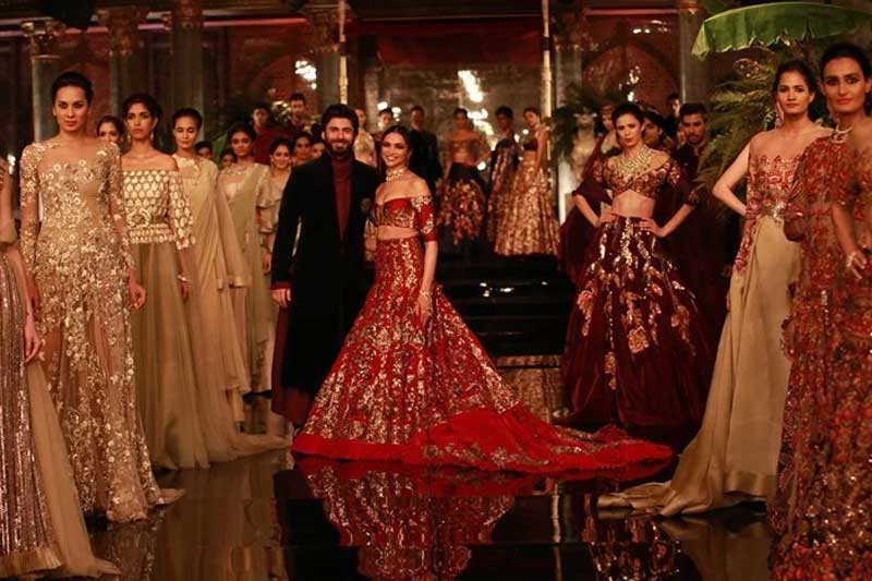 deepika padukone, Fawad Khan, manish malhotra, deepika padukone ramp walk, deepika padukone manish malhotra exhibition, India Couture Week 2016