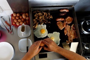 The game is designed to improve a person's "inhibitory control," the part of the brain that stops you from giving into unhealthy cravings, even when the smell of French fries is practically begging you to step inside a fast food joint. (Reuters)