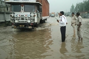 gurgaon, gurgaon traffic, gurgaon traffic jam, traffic in Gurgaon, traffic in delhi NCR,Gurgaon, National Highway-8, Delhi-Jaipur road, BJP, Aam Aadmi Party, Congress