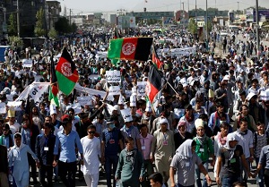 Demonstrators from Afghanistan's Hazara minority attend a protest in Kabul, Afghanistan July 23, 2016. REUTERS/Omar Sobhani Demonstrators from Afghanistan's Hazara minority attend a protest in Kabul, Afghanistan July 23, 2016. REUTERS/Omar Sobhani