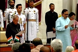 Modi Cabinet reshuffle 2016: Mahendra Nath Pandey takes oath as MoS Modi Cabinet reshuffle 2016: Mahendra Nath Pandey takes oath as MoS