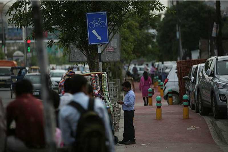 noida, noida footpaths, noida cycle tracks, cycle tracks in noida, noida footpath painted, gautam budh nagar, akhilesh yadav, uttar pradesh elections, financial express news, india news