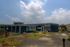 "It is a great honour for Startup Village to be named the country's best incubator just as it gears up for even bigger challenges in its search for a billion dollar campus startup," said Kris Gopalakrishnan, Infosys co-founder and chief mentor of Startup Village. (Source: IE) "It is a great honour for Startup Village to be named the country's best incubator just as it gears up for even bigger challenges in its search for a billion dollar campus startup," said Kris Gopalakrishnan, Infosys co-founder and chief mentor of Startup Village. (Source: IE)