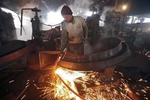 Chinese steel futures climbed more than 1 percent on Monday, supported by expectations that seasonal demand in the world's top steel consumer will pick up this month along with construction activity.(Reuters)