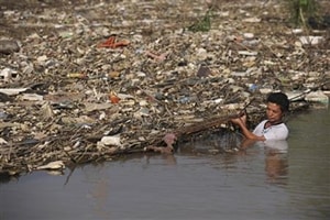 The garbage came from different branches and upstream parts of the river, according to a report. The local environment protection bureau had organised cleaners to ensure cleaner water and safer navigation. (Reuters) The garbage came from different branches and upstream parts of the river, according to a report. The local environment protection bureau had organised cleaners to ensure cleaner water and safer navigation. (Reuters)