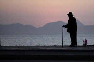 "We found that there is a cumulative effect of job satisfaction on health that appears as early as your 40s," said Jonathan Dirlam, lead author of the study. Co-researcher Hui Zheng said that the results showed the importance that early jobs have on people's lives. (Source: Reuters)