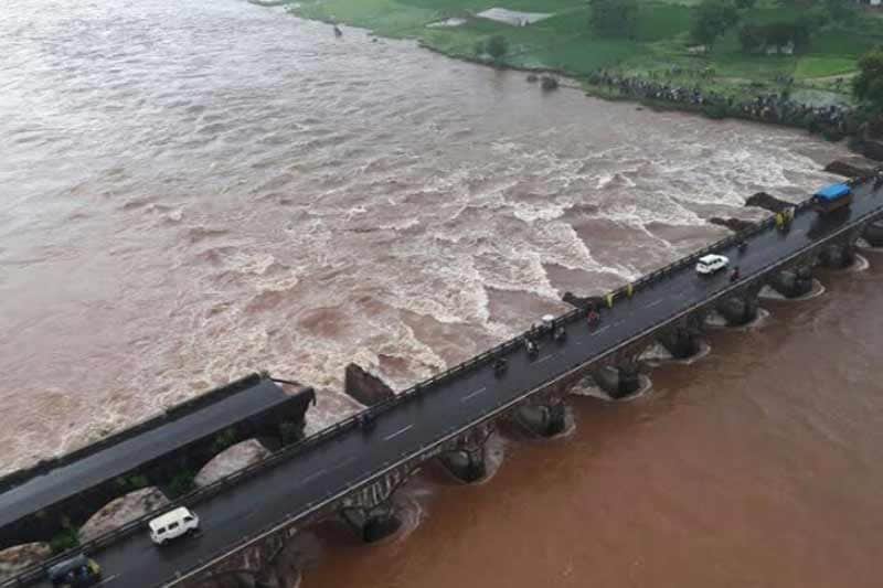 Mumbai-Goa highway bridge, Mumbai-Goa highway bridge collapse, Mumbai-Goa highway bridge collapse news, Mumbai-Goa highway bridge collapse update, Mumbai-Goa highway bridge rescue operation, Mumbai-Goa highway bridge ndrf