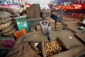 Maharashtra to give land for mandis