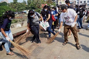 The image that is most associated with Swacch Bharat is of VIPs wielding brooms to sweep the dirt and/or garbage in the streets. (PTI) The image that is most associated with Swacch Bharat is of VIPs wielding brooms to sweep the dirt and/or garbage in the streets. (PTI)
