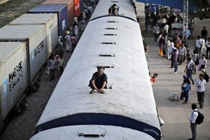 Anand-Dakor special passenger train will leave Anand at 22.05 hrs on 25.08.2016 (Thursday) and reach Dakor at 23.00 hrs. (Source: Reuters)