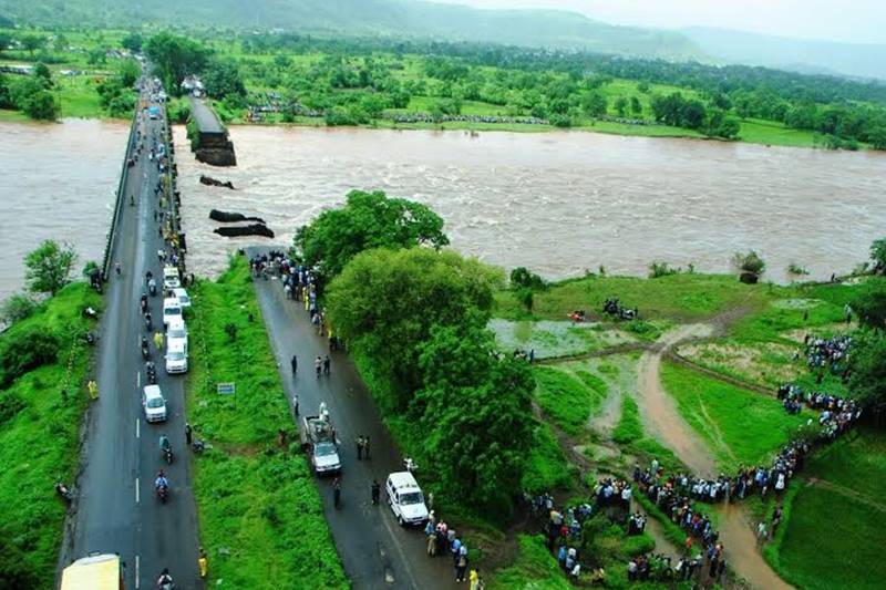 Mumbai-Goa highway bridge, Mumbai-Goa highway bridge collapse, Mumbai-Goa highway bridge collapse news, Mumbai-Goa highway bridge collapse update, Mumbai-Goa highway bridge rescue operation, Mumbai-Goa highway bridge ndrf