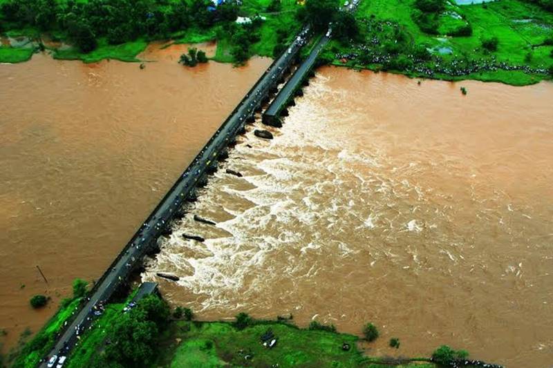 Mumbai-Goa highway bridge, Mumbai-Goa highway bridge collapse, Mumbai-Goa highway bridge collapse news, Mumbai-Goa highway bridge collapse update, Mumbai-Goa highway bridge rescue operation, Mumbai-Goa highway bridge ndrf