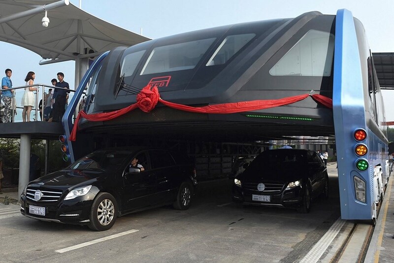 China's Straddling Bus, China's Straddling Bus trial, Straddling Bus china, Straddling Bus test run