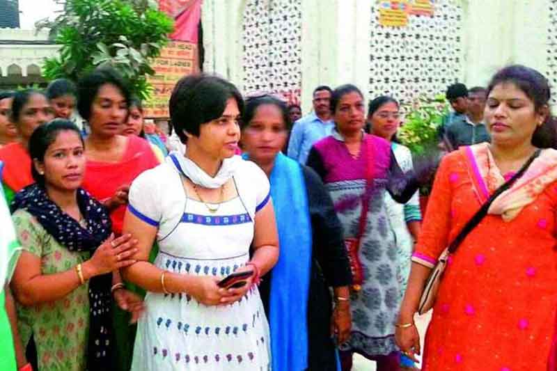 Haji Ali Dargah, Haji Ali Dargah Mumbai, Haji Ali Dargah ban on women, Haji Ali Dargah bombay high court, Haji Ali Dargah quran, quran, quran and women, quran and women's rights, quran ban on women, islam, islam women, status of women under islam, islam ban on women, islamic practice, quran discrimination, quran discrimination against women, mumbai