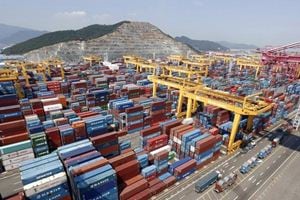 Banks withdrew support for the world's seventh-largest container carrier on Tuesday, saying a funding plan by its parent group was inadequate to tackle the firm's 5.6 trillion won ($5 billion) in debt. (Reuters)