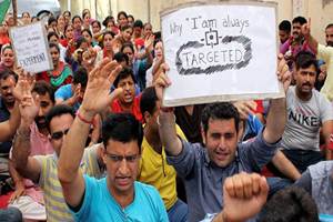 Hundreds of Kashmiri Pandit employees working in Kashmir were forced to leave the Valley after their transit camps were attacked. (Source: AP)