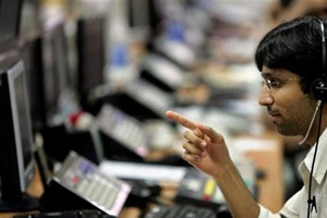 Nifty closes below 8,700 after RBI holds rates; 64 stocks touch their fresh 52-week high
