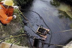 oil spill case, mumbai oil spill case 2011