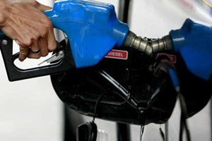Although, Maharastra Govt asked pump operators to note down the number of two wheelers without helmet, and share the details with RTO. Although, Maharastra Govt asked pump operators to note down the number of two wheelers without helmet, and share the details with RTO.