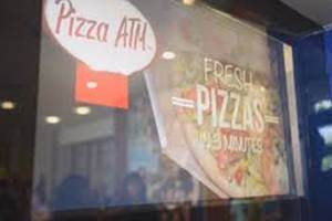 The pizza vending machine on the campus of Xavier University (XU) in Ohio can hold seventy 12-inch pizzas and dispense them fresh and hot in just three minutes. (AP) The pizza vending machine on the campus of Xavier University (XU) in Ohio can hold seventy 12-inch pizzas and dispense them fresh and hot in just three minutes. (AP)