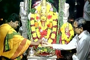 Sindhu's father said that Goddess' blessing will help her daughter in clinching a gold medal in the final. (Image Source: ANI) Sindhu's father said that Goddess' blessing will help her daughter in clinching a gold medal in the final. (Image Source: ANI)