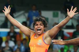 Haryana Chief Minister Manohar Lal Khattar called up Sakshi's father Sukhbir Malik to congratulate the family for their daughter's historic feat (Reuters) Haryana Chief Minister Manohar Lal Khattar called up Sakshi's father Sukhbir Malik to congratulate the family for their daughter's historic feat (Reuters)