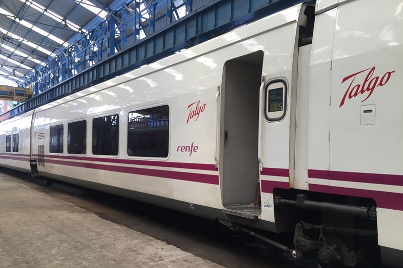 talgo, talgo train photos, talgo train images, talgo train interior, talgo train seats, talgo train cafeteria