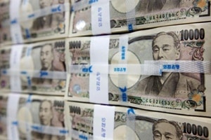 The yen remained firm at 101.81 per dollar due in part to talk the Bank of Japan's board was struggling to agree on a common front for more easing at its policy review later this month. (Reuters)