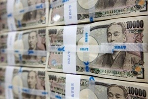 The yen remained firm at 101.81 per dollar due in part to talk the Bank of Japan's board was struggling to agree on a common front for more easing at its policy review later this month. (Reuters)