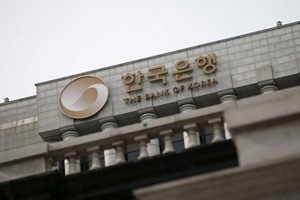 The logo of the Bank of Korea is seen on the top of its building in Seoul, South Korea, March 8, 2016. Picture taken on March 8, 2016. REUTERS/Kim Hong-Ji The logo of the Bank of Korea is seen on the top of its building in Seoul, South Korea, March 8, 2016. Picture taken on March 8, 2016. REUTERS/Kim Hong-Ji