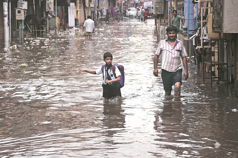 hyderabd rain, telangana rain, andhra pradesh rain, heavy rain in hyderabad, heavy rain in andhra pradesh, heavy rain in guntur district, rain in andhra pradesh, rain in hyderabad, rain in telangana, rain in telangana today, andhra pradesh rain news, rain in andhra, hyderabd rain news, telangan rain news, rain in telangana today, hyderabad rain latest news, hyderabad news, telangana news, Andhra Pradesh News, India News
