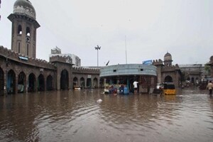 People in low lying areas on the banks Godavari are have been put on high alert and being evacuated to safer places and relief camps are being opened. (Source: PTI)