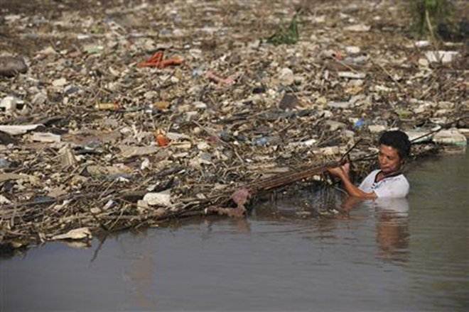 On International Ozone Day today, the Centre for Science and Environment (CSE) said that while the US government is pushing countries like India for an agreement to cut down HFC emission under the Montreal Protocol, it is not taking any action to rein in these companies in other parts of the world. (Source: Reuters)