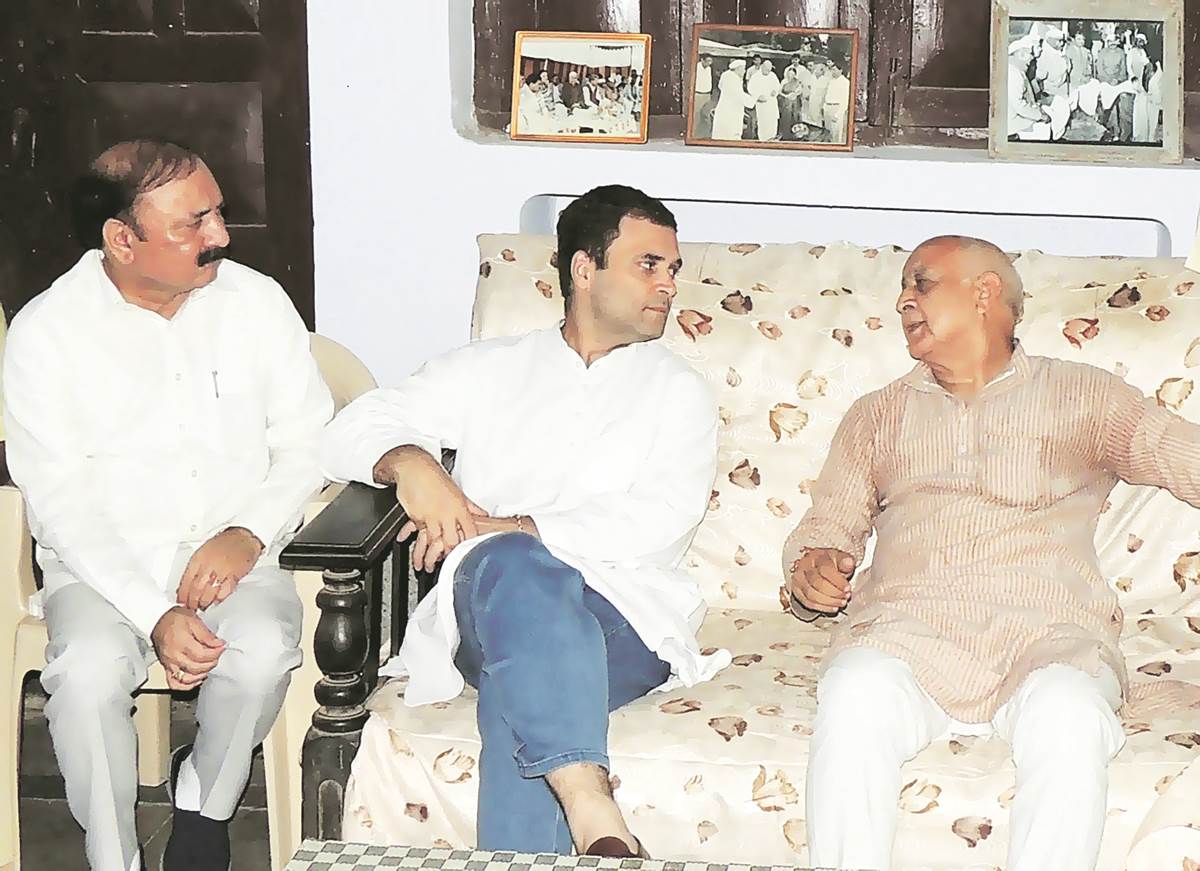 Rahul Gandhi, Rahul Gandhi shoe attack, show thrown at Rahul Gandhi, Rahul Gandhi attack, Rahul Gandhi yatra, Rahul Gandhi kisan yatra, Rahul Gandhi in Uttar Pradesh, Rahul Gandhi uttar pradesh rally, Rahul Gandhi rally, Rahul Gandhi speech, Rahul Gandhi news, India