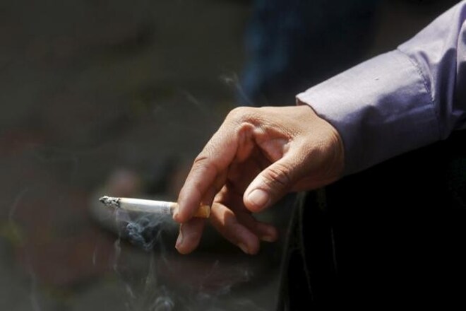 Smoking leaves its "footprint" on the human genes for more than 30 years, scientists have found, suggesting that people may be at risk of cancers, stroke and other diseases, even decades after kicking the butt. (Reuters)