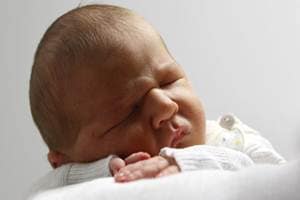 Parents generally enjoy being with their kids but mothers are less happy than fathers with their parenting duties because they do more of the 'work' and less of the 'fun' tasks, a new study has found (Source: Reuters)