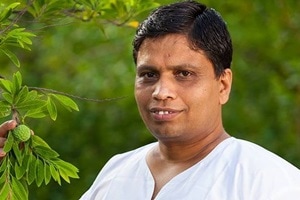 Attired in a traditional white kurta and dhoti, he prefers to read from printouts stacked on his desk and speaks largely in pure Hindi. (Photo: @AcharyaBalkrishanJi)