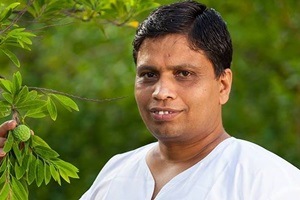 Attired in a traditional white kurta and dhoti, he prefers to read from printouts stacked on his desk and speaks largely in pure Hindi. (Photo: @AcharyaBalkrishanJi) Attired in a traditional white kurta and dhoti, he prefers to read from printouts stacked on his desk and speaks largely in pure Hindi. (Photo: @AcharyaBalkrishanJi)