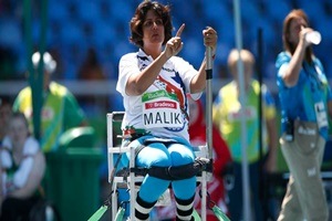 deepa mlik medal, deepa malik shot put medal, deepa malik silver, virender sehwag dipa malik, sakshi malik deepa malik, sehwag congratulates deepa malik